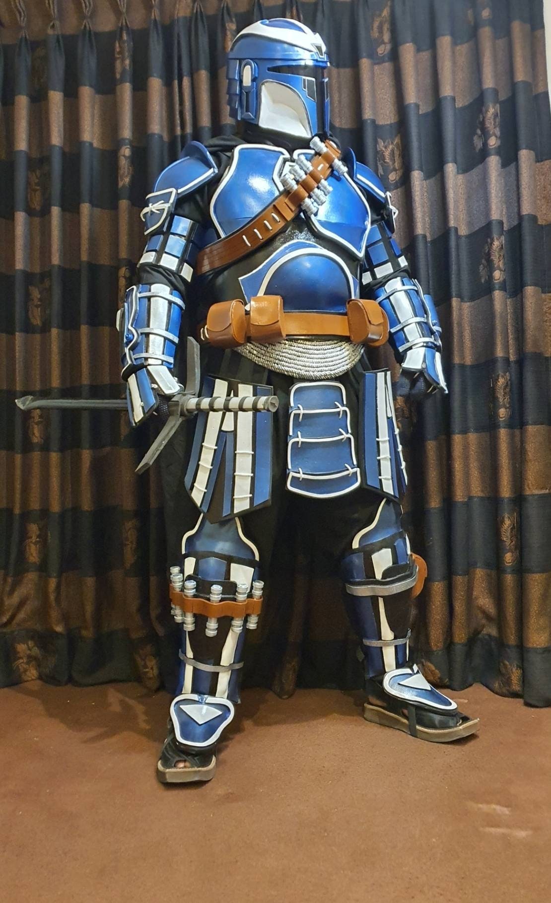 Samurai Mandalorian Armor – Custom EVA Foam Cosplay Suit – Handmade Ronin Bounty Hunter Costume with Kabuto Helmet & Cape
