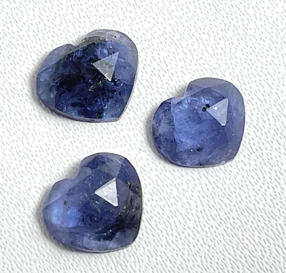 Pierre Précieuse Tanzanite En Forme De Cœur - 89,25 Carats - Créée En Labo - Sans Défaut