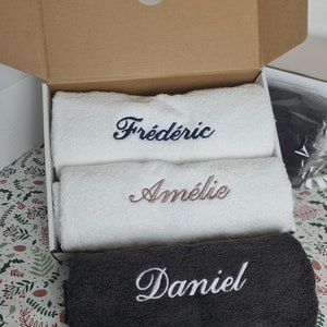 Personalized bath towels with first name | 100% customizable embroidery