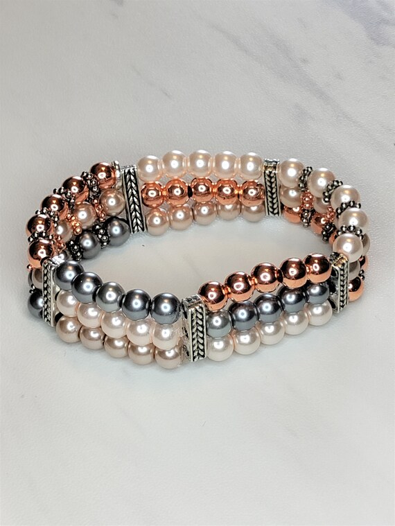 Pearl & Metal Ball Bracelet in Silver/Cream Pearl & Metal Ball Bracelet in Silver/Cream