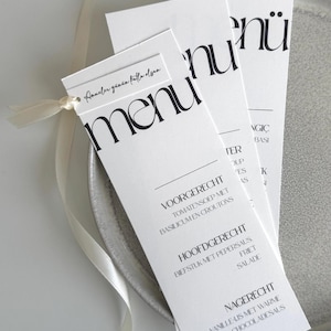 Minimalistische menukaartenset | Bedrukt menu- en naamplaatje met lint | Aanpasbare tekst | Elegante tafelopstelling | Alle talen beschikbaar