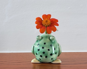 Handmade frog mini vase, ceramic