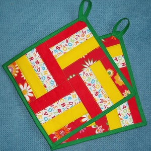 Patchwork potholder pair