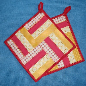 Patchwork potholder pair
