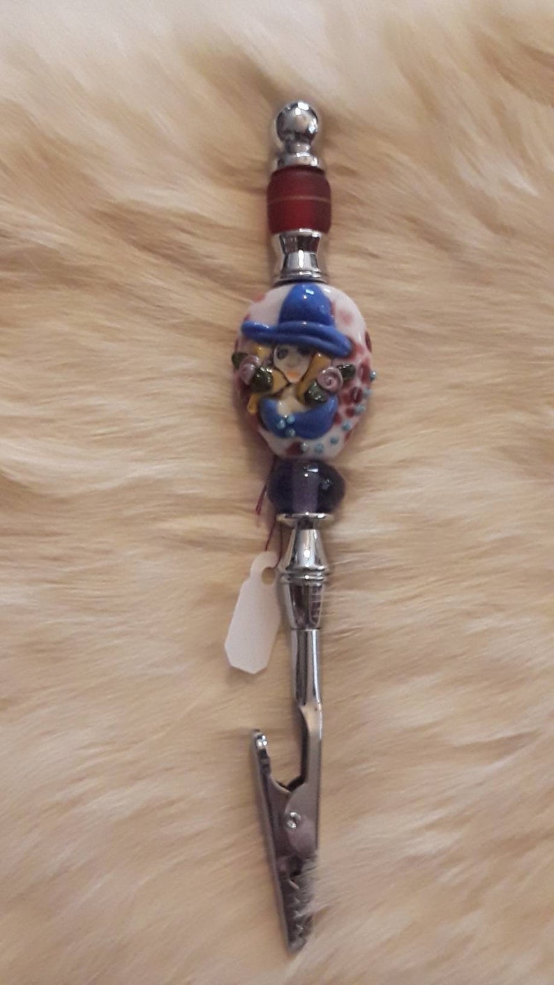 Pretty woman bracelet helper