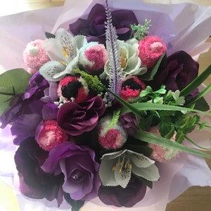 FLAUSCHIGE SOCKEN BOUQUET - Handgemachtes flauschiges Socken-Blumenstrauß - personalisierter flauschiger Socken-Blumenstrauß - Kunstblumen-flauschiger Socken-Blumenstrauß