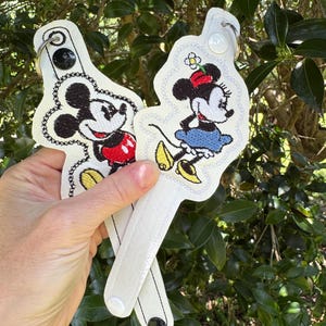 Classic Mickey & Minnie mouse ear holder, Minnie Park mouse ear holder or carrier, Classic Mickey ear holder, Minnie or Mickey ear holder