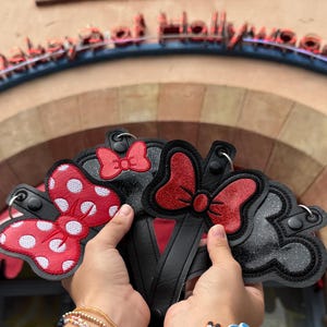 Glitter mouse ear holder, Glitter Minnie Park mouse ear holder or carrier, Glitter bow Mouse ear holder, Minnie or Mickey ear holder