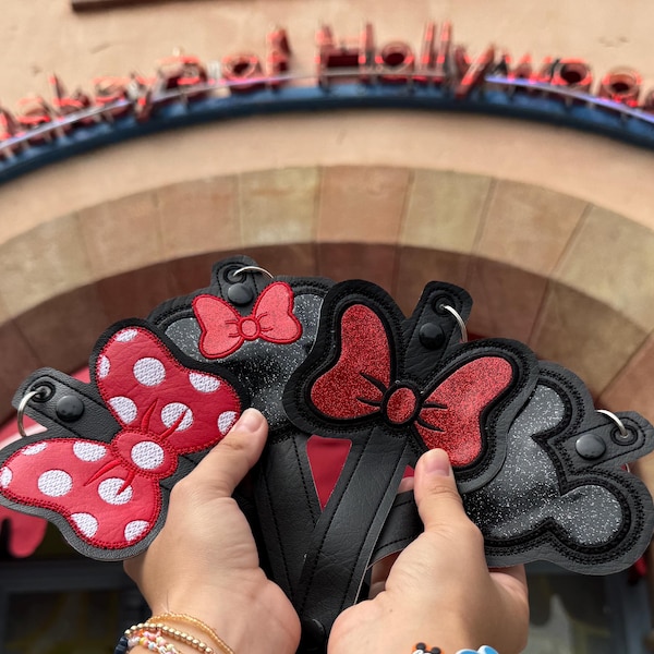 Glitter mouse ear holder, Minnie Park mouse ear holder or carrier, Glitter bow Mouse ear holder, Minnie or Mickey backpack ear holder