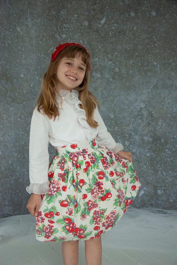 Vintage 1940s cherry skirt, novelty print red frui