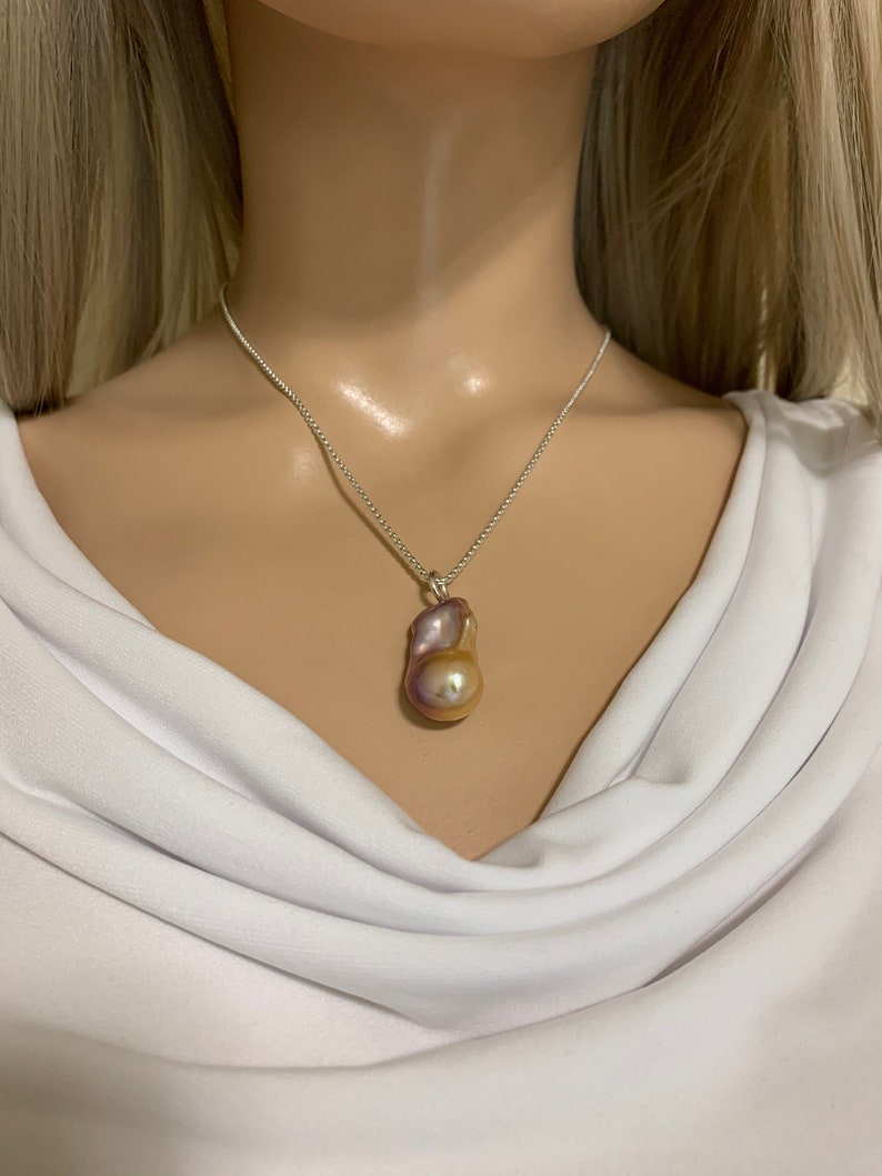 Lavender Flameball Pearl Pendant