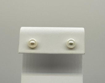 White Freshwater Pearl Stud Earrings 7.2mm 925S