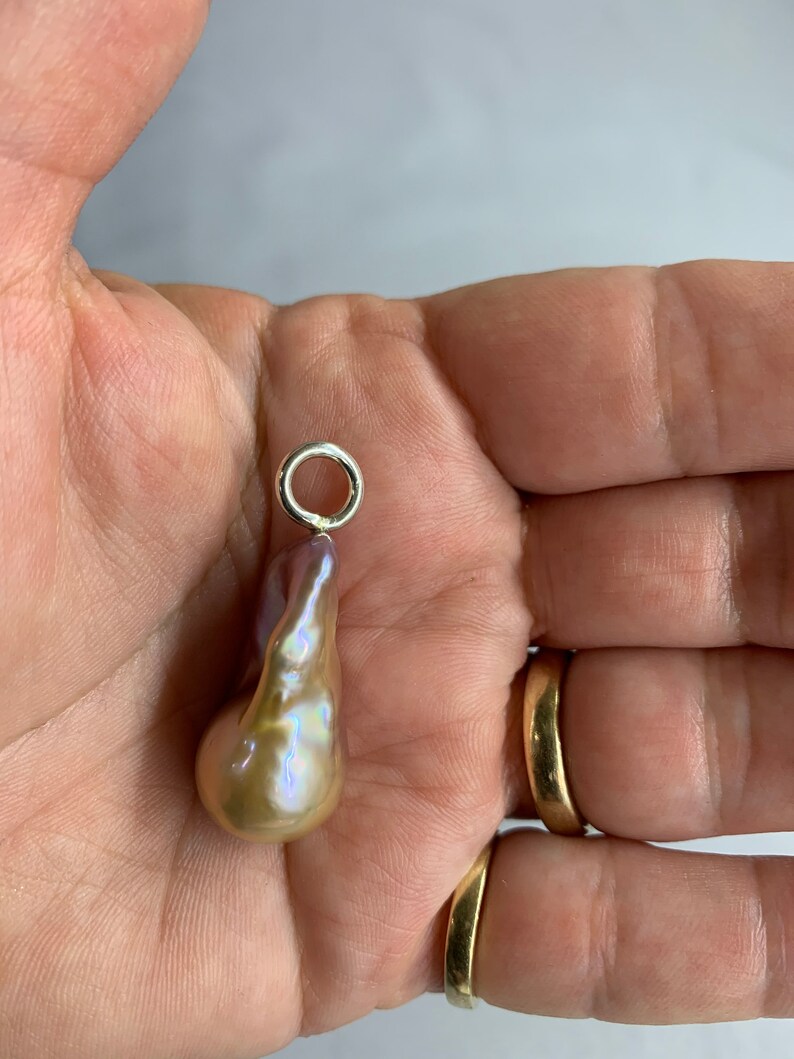 Lavender Flameball Pearl Pendant
