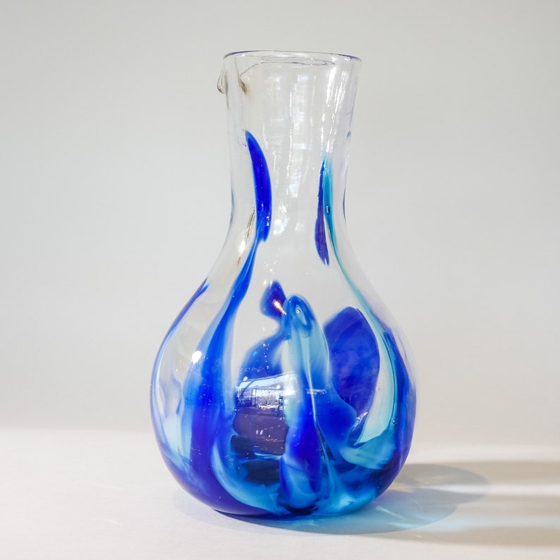 Artisan Crafted Blue Glass Carafe Unique Handblown Pitcher for Home Decor 画像 5