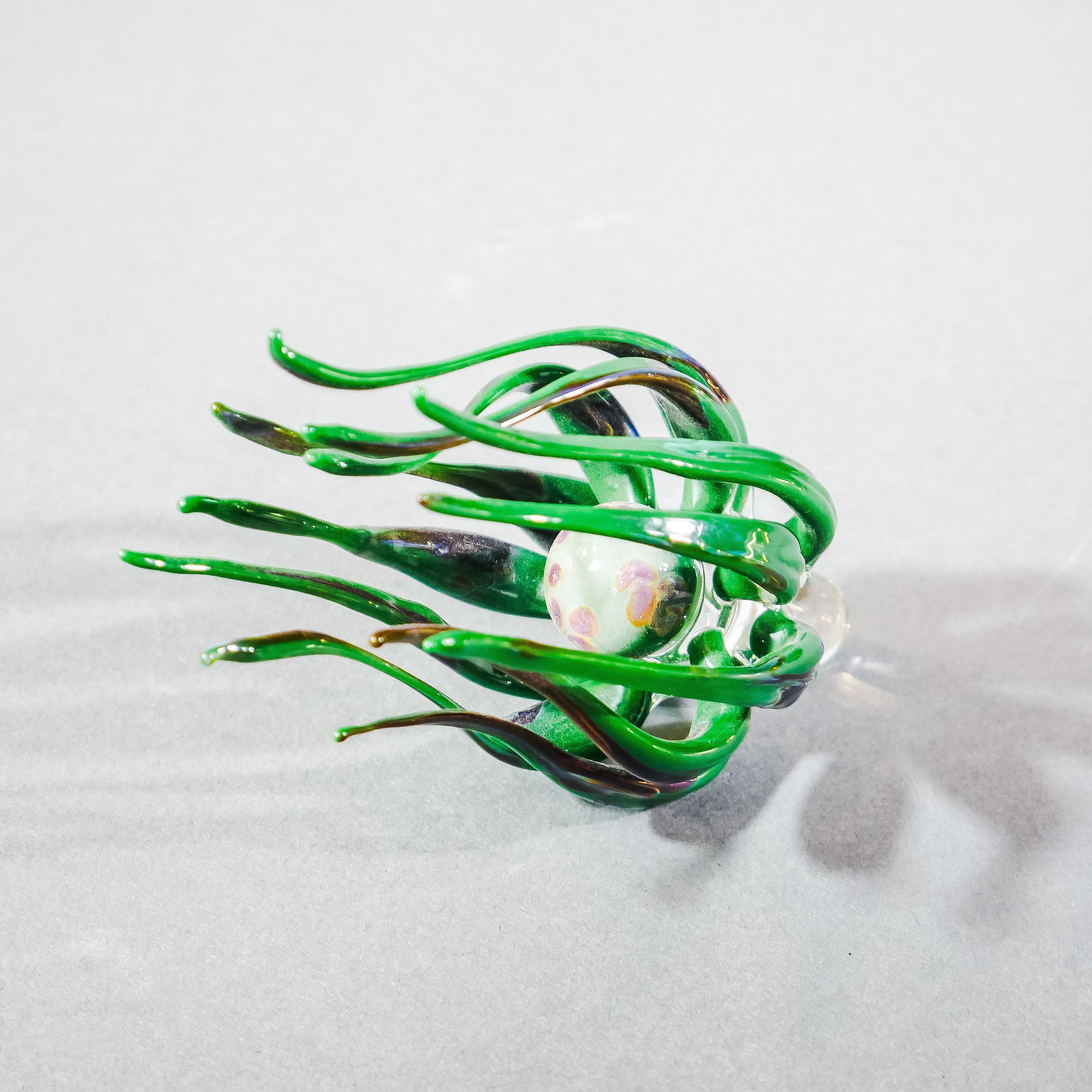 ボロガラス彫刻：グリーンウルスラ - ロバート・バンクによる