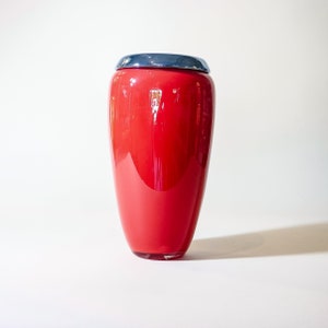 Modern Asian Vase:  Jiayo
