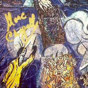 MARC CHAGALL - 'Eglise Notre-Dame de Toute Grace' - stampa di una cartolina da esposizione vintage firmata a mano - anni '60 circa (Edizioni Paroissiales D'Assy, Parigi)