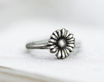 Adjustable Silver Flower Ring - Dainty Finger Ring, Delicate Floral Statement Jewelry, Nature Inspired Gifts for Women