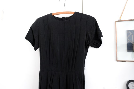 Black a-line linen dress, vintage, button back wi… - image 3