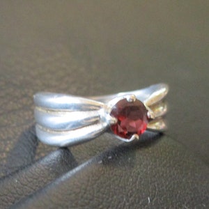 Sterling Silver Garnet Ring.