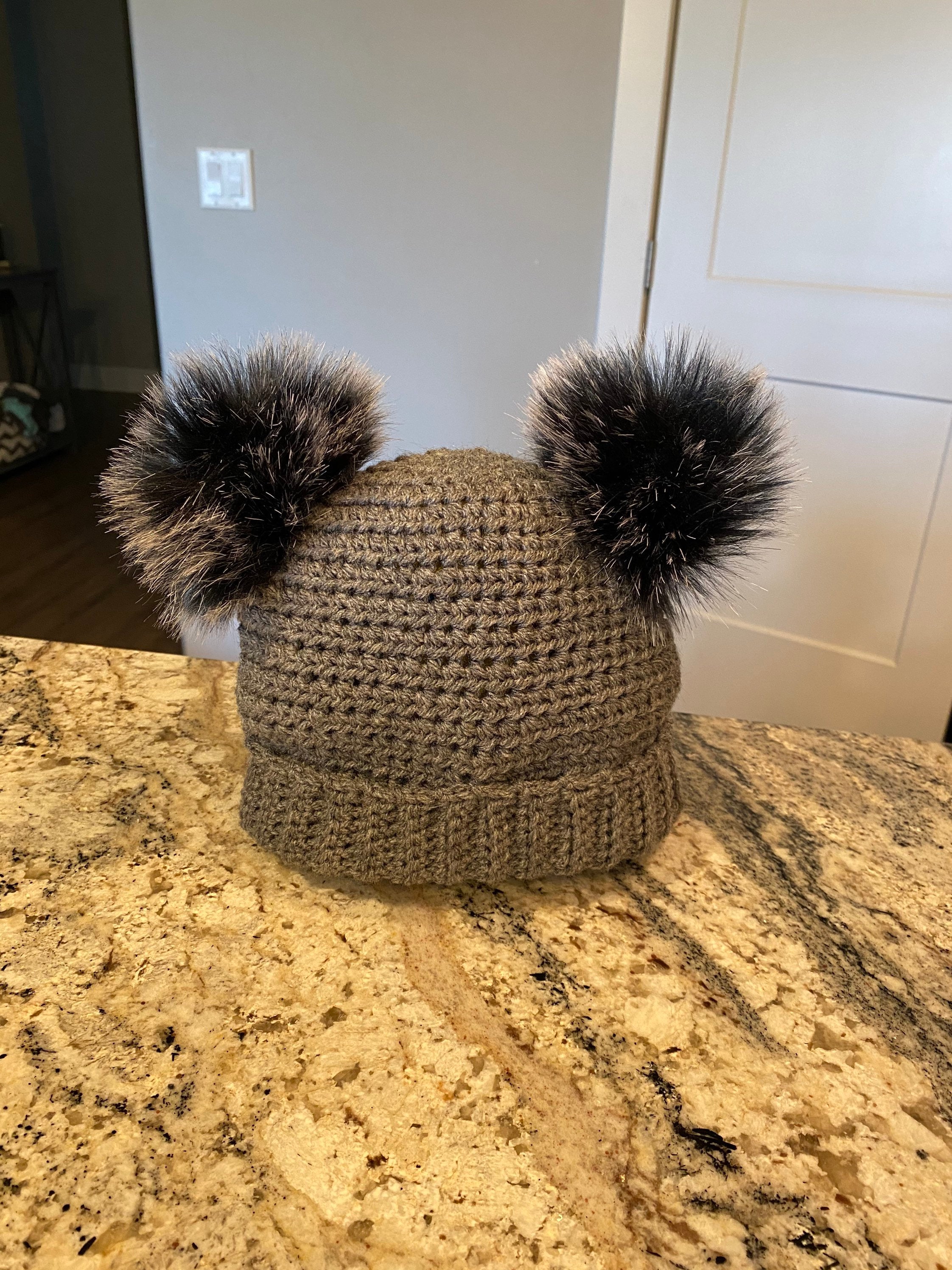 Hollister hotsell pom beanie