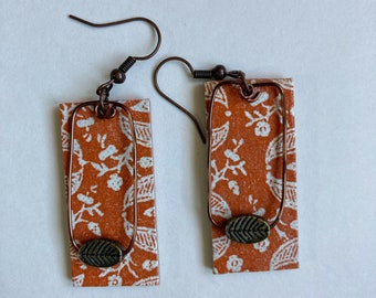 Boucles d'oreilles couverture de livre fleuri orange