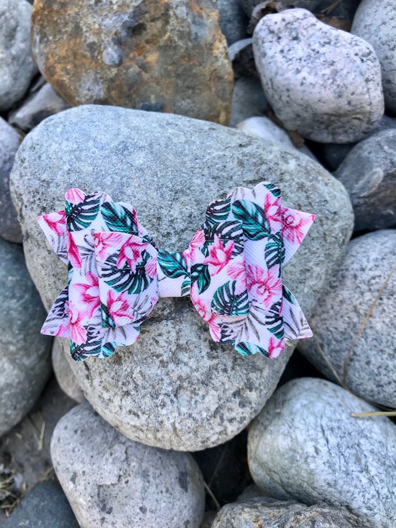 Hawaiian Floral Print 3.5\u201d Faux Leather Bow