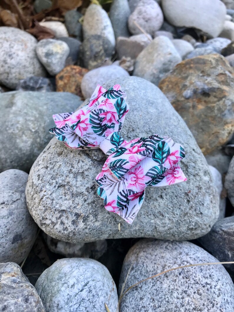 Hawaiian Floral Print 3.5\u201d Faux Leather Bow
