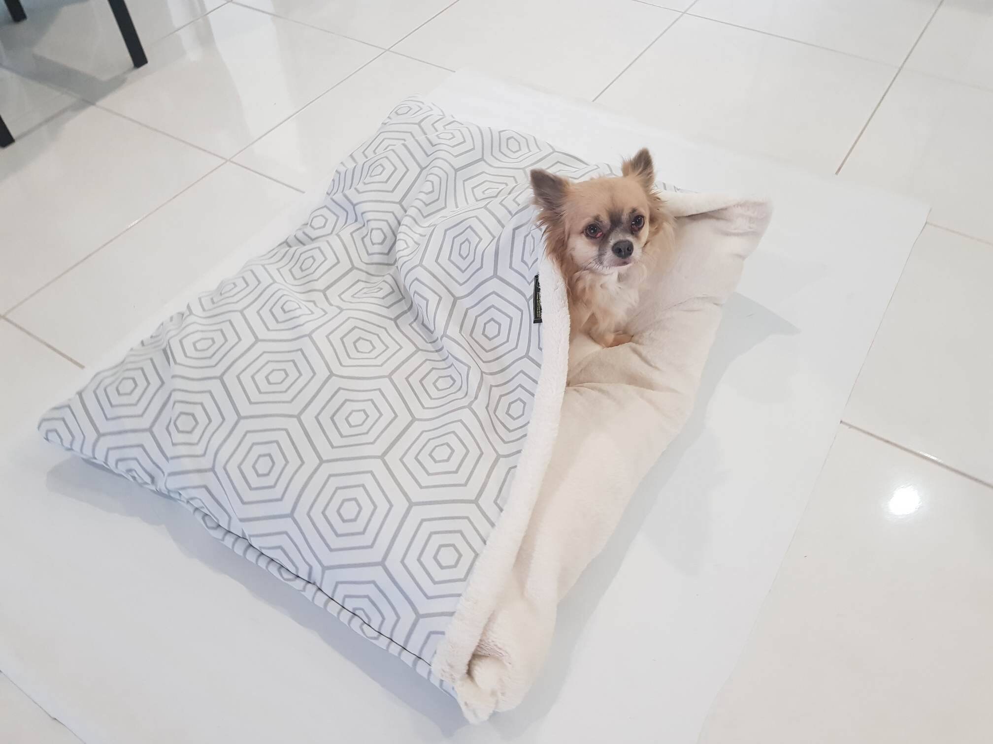 Cave Dog Bed, Dog bed cover. Italian greyhound. 92 cm x 70 cm.
