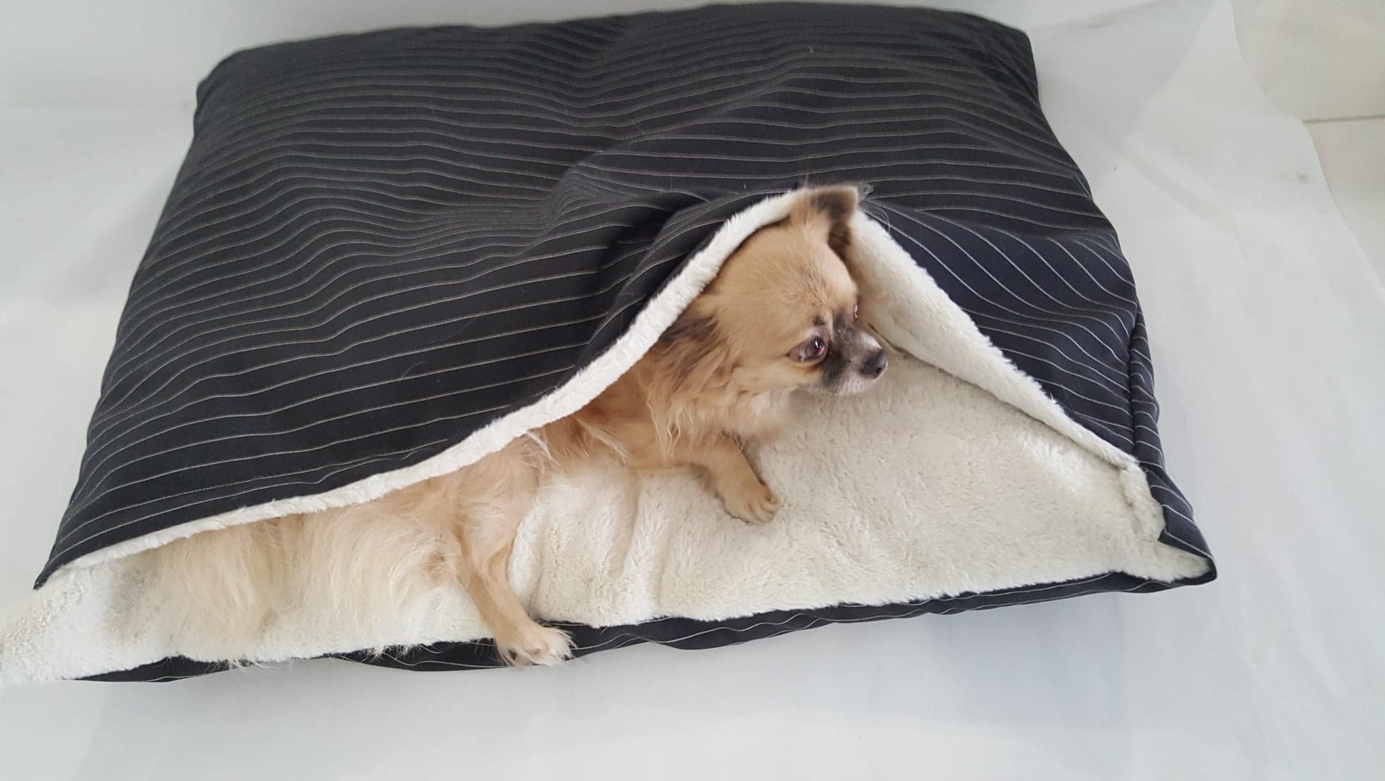 Cave dog bed, Dog bed cover, Whippets bed, Snuggle bed. 93cm x 70cm.