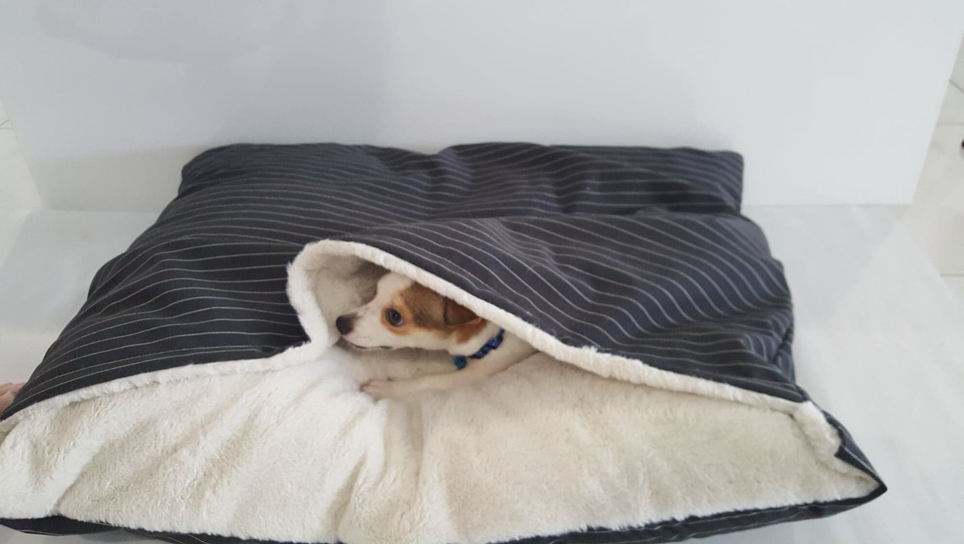 Cave dog bed, Dog bed cover, Whippets bed, Snuggle bed. 93cm x 70cm.