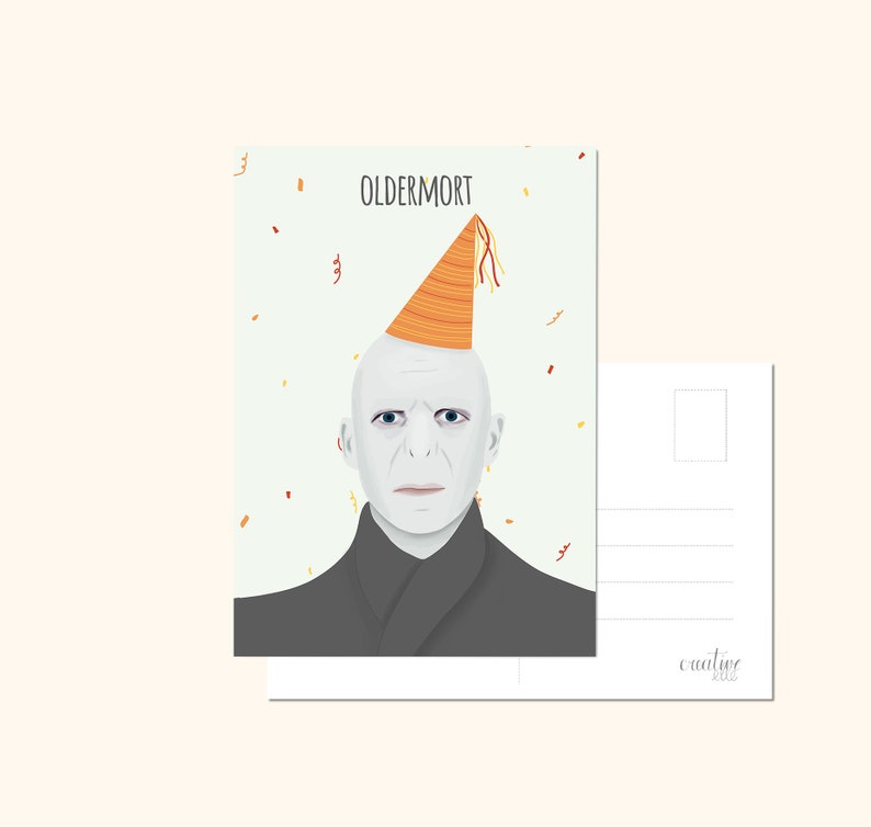 Postkarte mit Voldemort Illustration mit Geburtstagshut und Schriftzug Oldermort als Geburtstagskarte für Harry Potter Fans