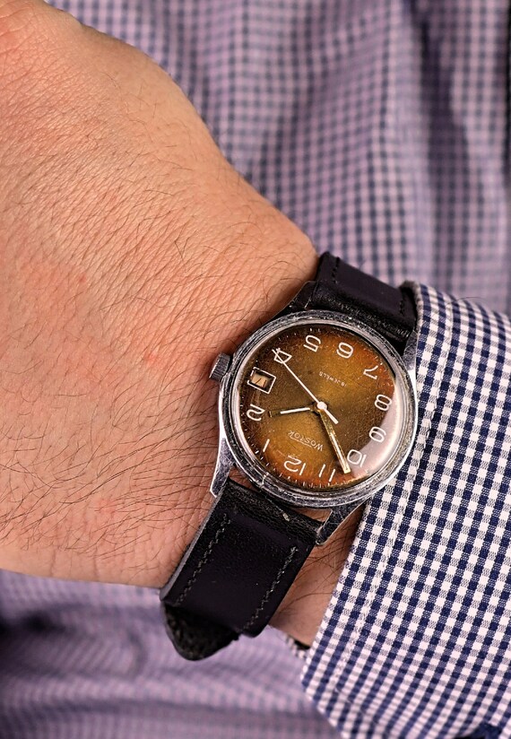 Wrist watch deals second hand