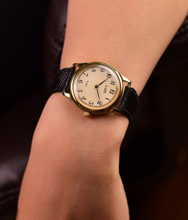 Ladies Watch - Retro Russian Unisex Watch - Vintage Mechanical Womens Wrist Watch - Old Watch For shops Women - Gift For Her - Mom Gift