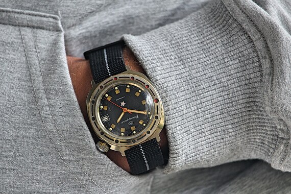 Army hand watch top