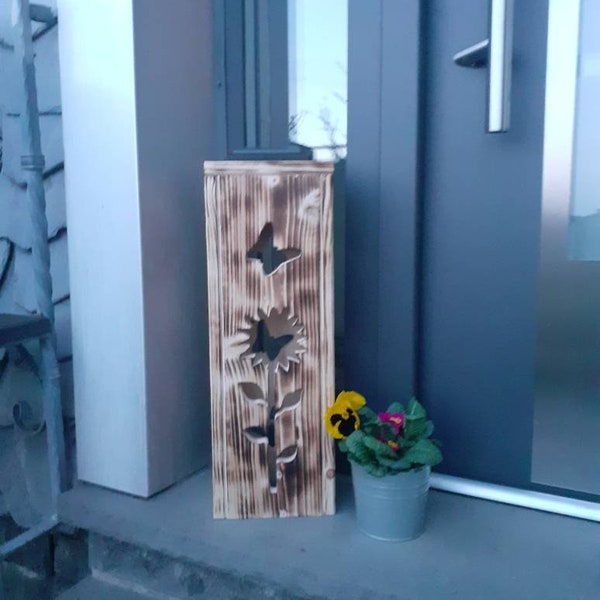 Deko Laterne Säule Holz mit Solar LED Beleuchtung für Balkon, Terrasse, Garten Haustüre,Sonnenblume Schmetterlinge geflämmt garden decor