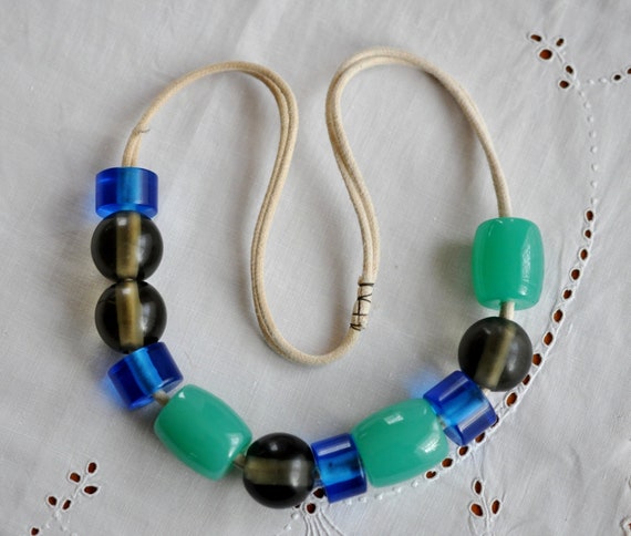 Old, Glass bead necklace.  Very large Kelly Green… - image 1