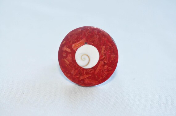 Mosaic shell Statement ring.  Red inlaid shell an… - image 8