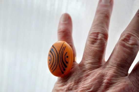 1970s adjustable orange oval ring.  Blue and blac… - image 4