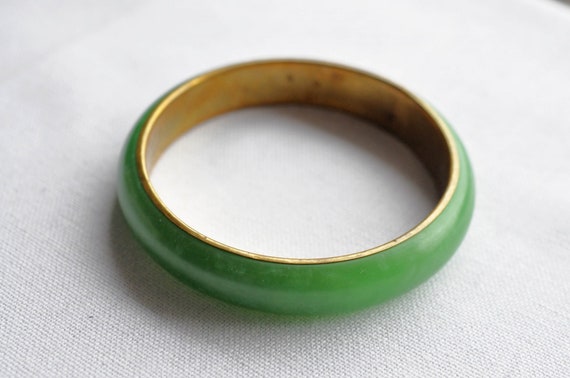 Lime green marbled Old Plastic and Brass bangle, … - image 5
