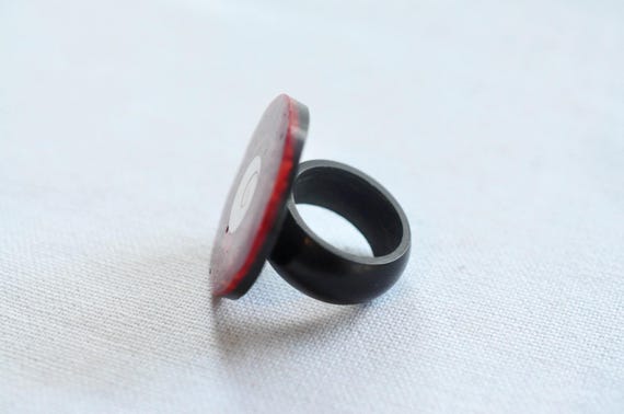 Mosaic shell Statement ring.  Red inlaid shell an… - image 5