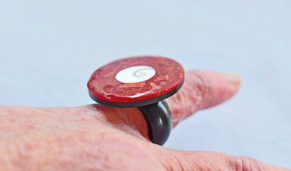Mosaic shell Statement ring.  Red inlaid shell an… - image 7