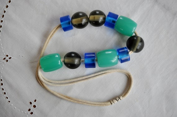 Old, Glass bead necklace.  Very large Kelly Green… - image 9