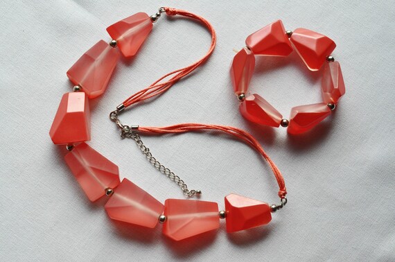 Chunky Lucite necklace and bracelet demi-parure. … - image 6