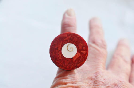 Mosaic shell Statement ring.  Red inlaid shell an… - image 4