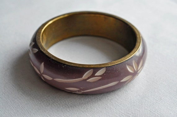 Art Deco, carved Galalith and Brass bangle, brace… - image 2