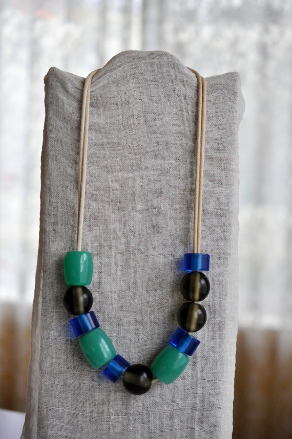 Old, Glass bead necklace.  Very large Kelly Green… - image 7