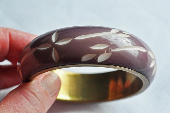 Art Deco, carved Galalith and Brass bangle, brace… - image 5