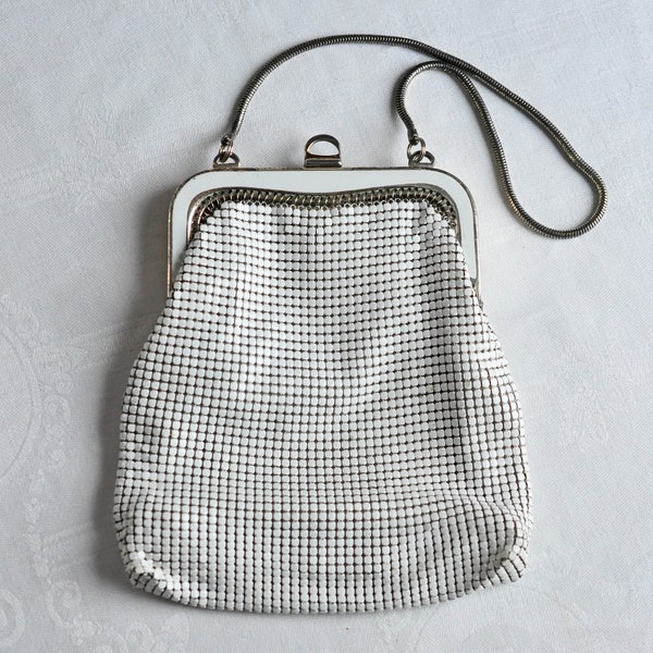 Glomesh evening purse, bag.  Snap lock, ivory metal chain mail purse with serpentine chain.  Made in New South Wales.  In great condition.