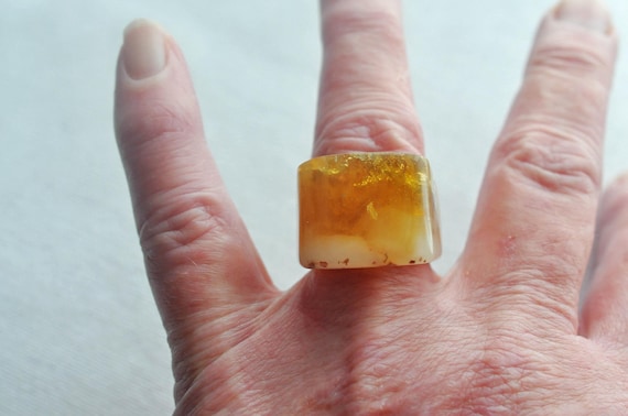 Marbled Lucite rectangle ring with flecks of gold… - image 3